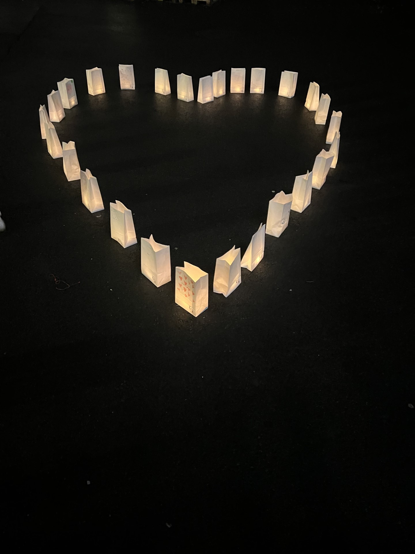 bilde av hjerte med lys fra lysseremoni